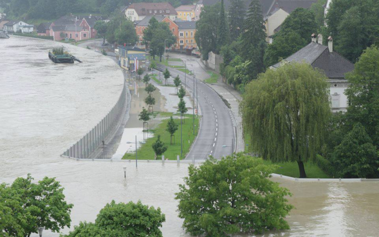 Ausztriában így bizonyít a mobilgát - FOTÓ