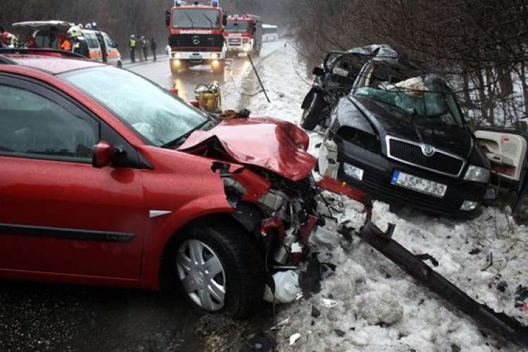 Ketten meghaltak egy balesetben Csopak és Veszprém között