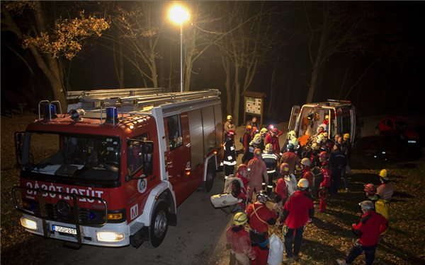 Mentés közben meghalt egy tűzoltó a Rám-szakadékban - FOTÓK