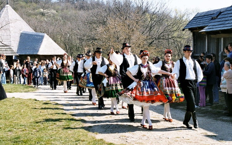 Nemzetiségek szokásaival megbolondított húsvéti fesztivál a Skanzenben