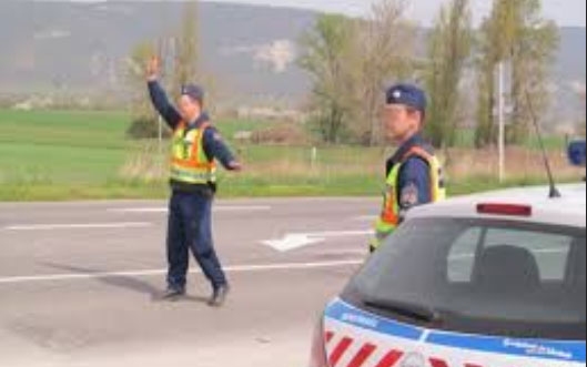 Indul a szezon – tömeg az utakon – fokozott rendőri jelenlét