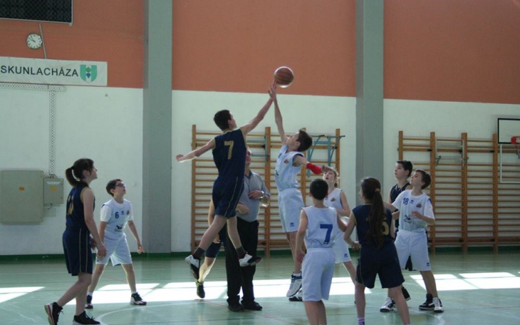 Kosárlabda: pályán a gyerekcsapat – egy győzelem, egy vereség