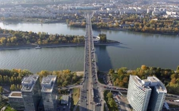Korlátozások, torlódások várhatók hétvégén az Árpád hídon