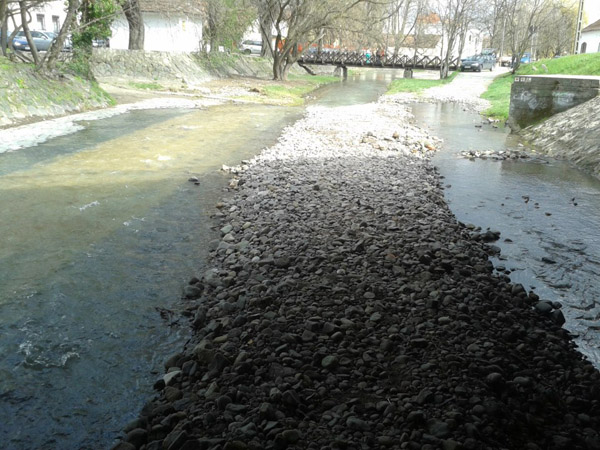 Szentendre, Bükkös-patak, árvíz, védekezés, hordalék,