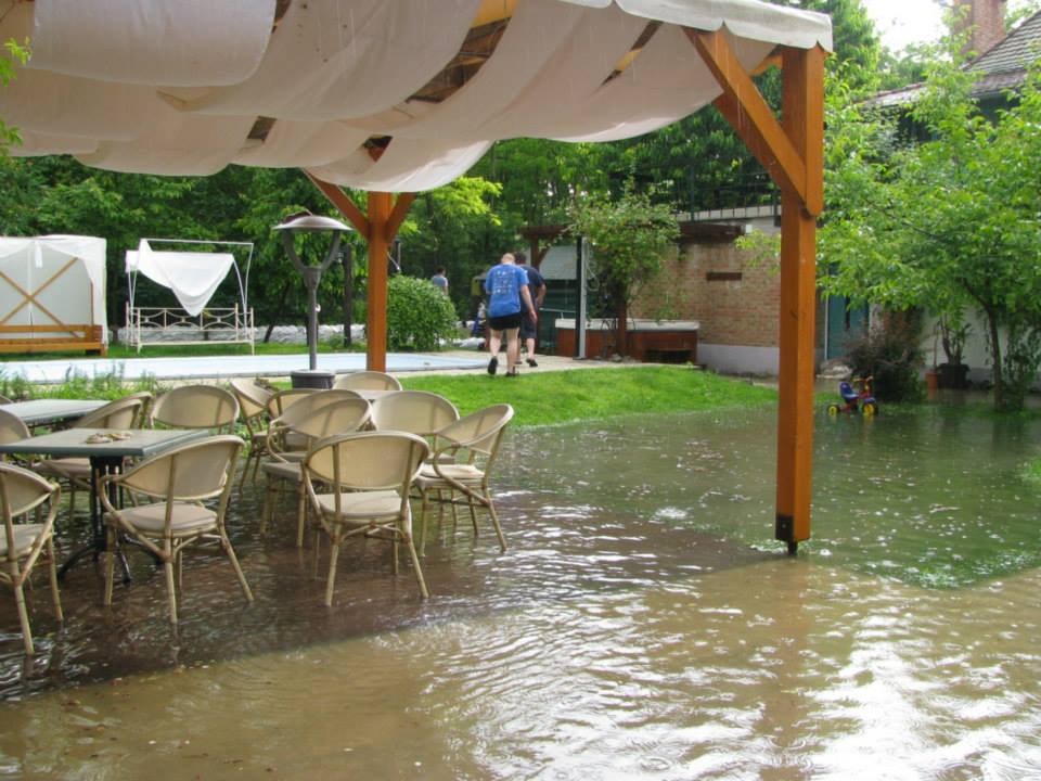 Szigetmonostor - Rosinante Fogadó az árvízben