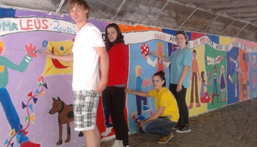 Szentendrei diákok szépítették meg a Bükkös aluljárót!
