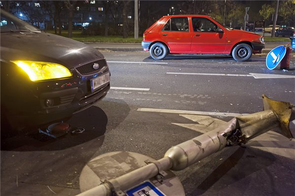 Több autó ütközött a Szentendrei úton - FOTÓK
