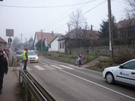 Minden nap más szülő – akcióban az iskola rendőre Izbégen - Szentendre