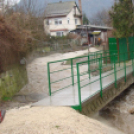 Életveszély Dömösön, özönvízben leszakadt a patakmeder betonja