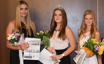 Szépségverseny középiskolás lányoknak Szentendrén