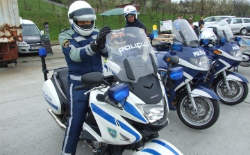 Motoros rendőrök akcióban Szentendrén