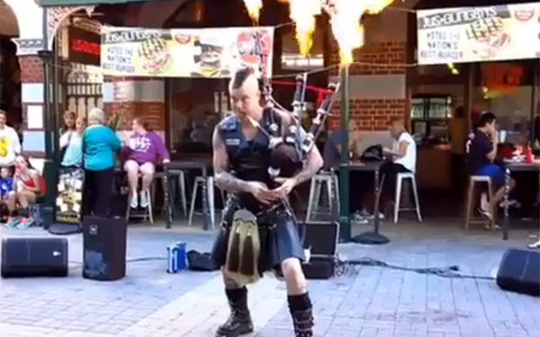 Ilyen a világ legjobb rockszáma vagányul skótdudán – VIDEÓ