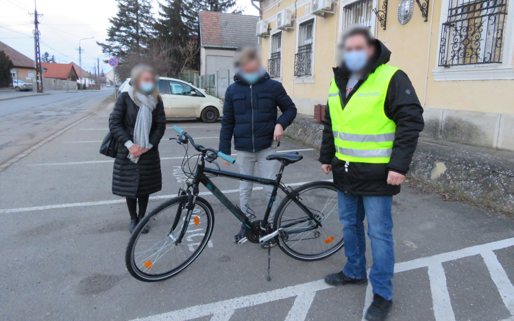 Visszakapta ellopott biciklijét a mozgássérült férfi - VIDEÓ