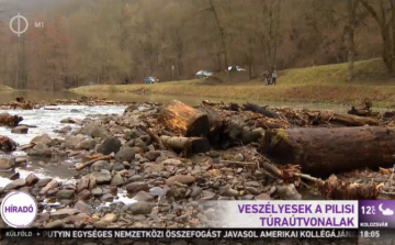 Hömpölyög a víz a megtelt visegrádi tóból