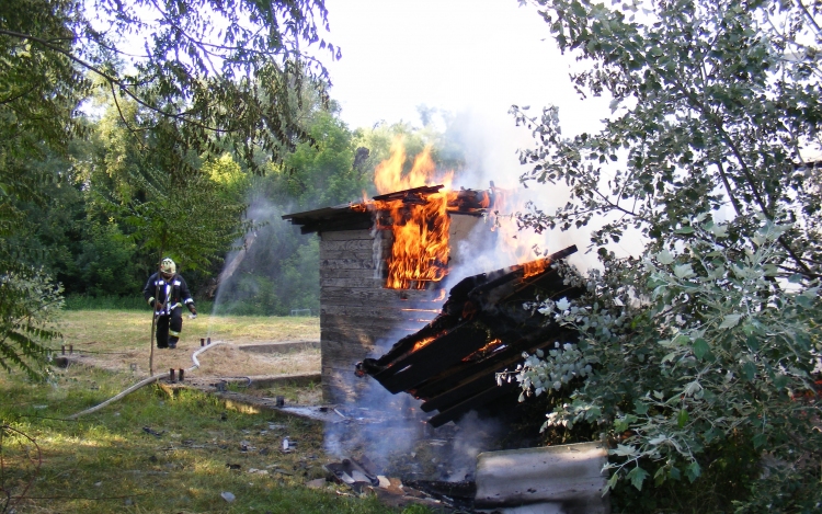 Kigyulladt és teljes leégett egy faház
