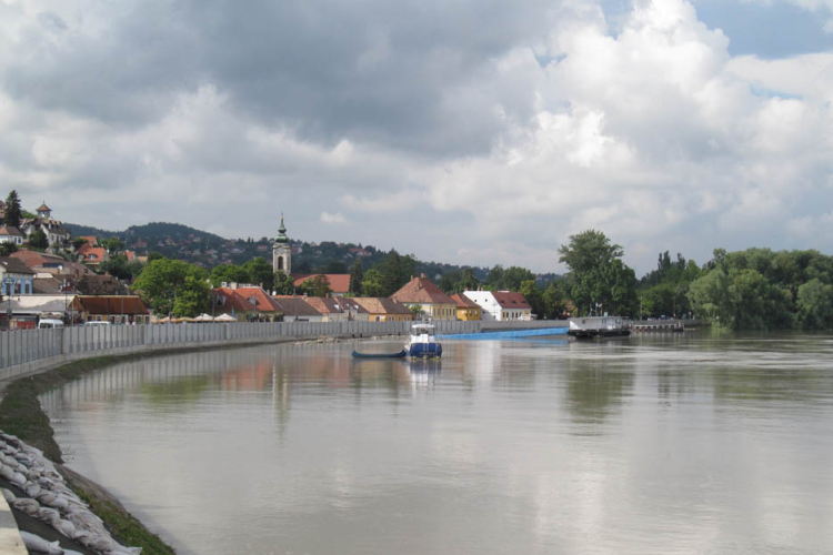 Szentendréről jelentkezik csütörtökön az árvízvédelmi rádió