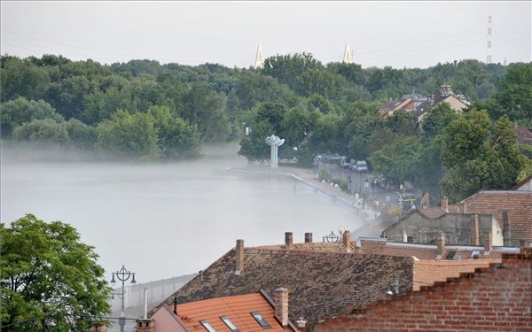 Esztergomnál már csökken a Duna, Szentendrén még kicsit nő