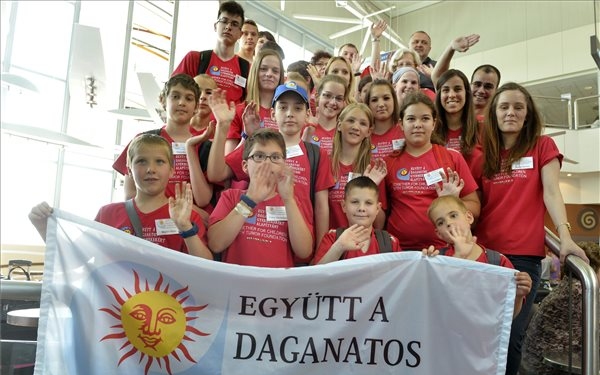 Elindult a Győztesek versenyére utazó magyar gyermekek csapata Moszkvába