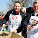 Foci, pecsenye és zene Abonyban 