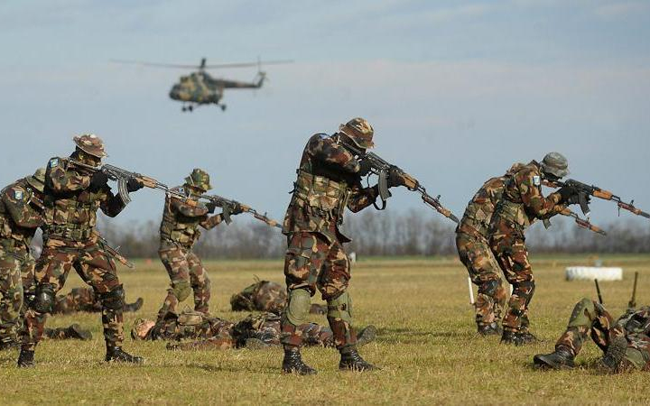 Területi önkénteskiképző központokat hoz létre a honvédség