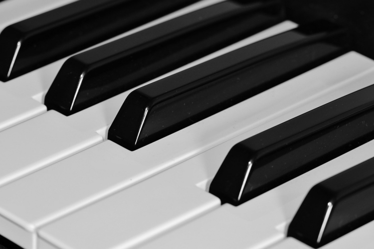 Zongoratanárt keresnek Budakalászra