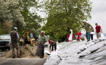 Fertőzés- és belvízveszély a Szentendrei-szigeten – ismét kitelepítések