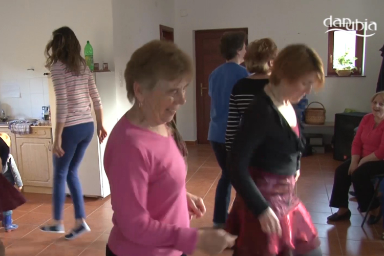 A társastánc mellett illemtant is tanítanak