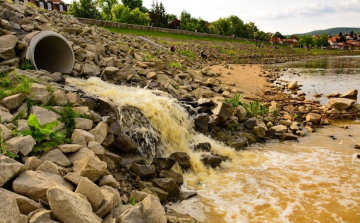 Dunai szennyezés: megoldást sürget a város