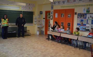 Dunabogdányi iskolában jártak a rendőrök