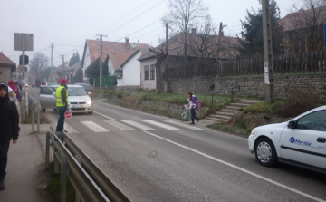 Minden nap más szülő – akcióban az iskola rendőre Izbégen 