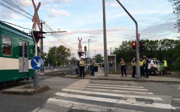 Rendőrök szállták meg a Szentendrei HÉV-et