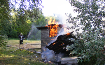 Kigyulladt és teljes leégett egy faház