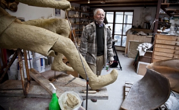 Kossuth-díjat kapott Farkas Ádám szobrászművész