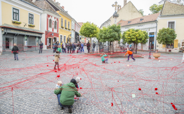 Behálózták a Fő teret Szentendrén