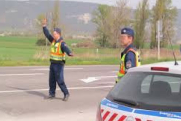 Indul a szezon – tömeg az utakon – fokozott rendőri jelenlét