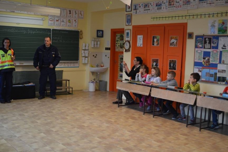 Dunabogdányi iskolában jártak a rendőrök