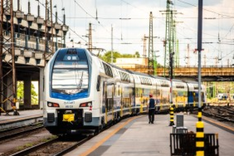MÁV: az utószezonban is sűrűbben indulnak a vonatok a Balaton felé
