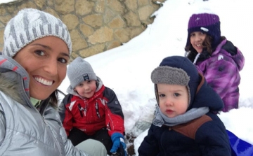 Rubint Réka gyermekeivel a szentendrei hó fogságában