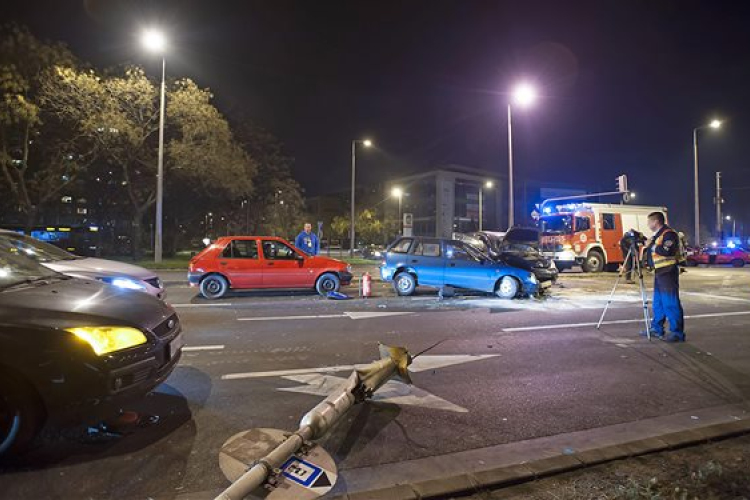 Több autó ütközött a Szentendrei úton - FOTÓK