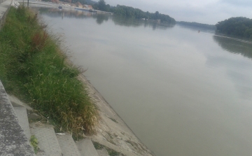 Már 3 és fél métert apadt a Duna Szentendrénél – százmilliós károk