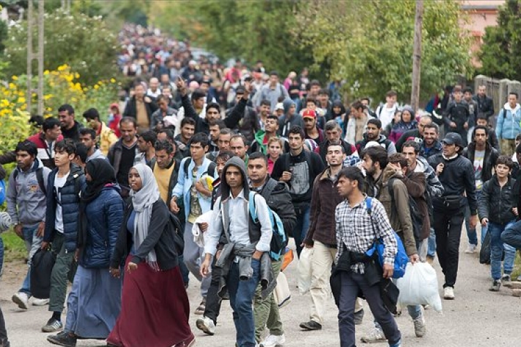Migrációs válság: kemény kéz és segítés együtt kell