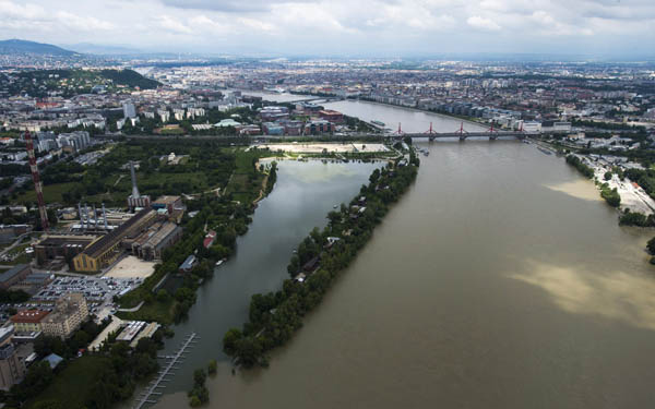 Árvíz - Hétfőre várják a tetőzést Budapesten