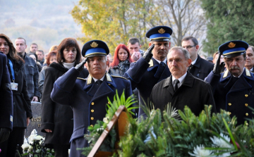 Országszerte szóltak a szirénák