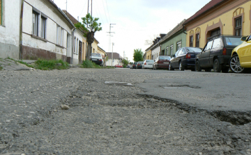 Veszélyesek a láthatatlan kátyúk – eső várható