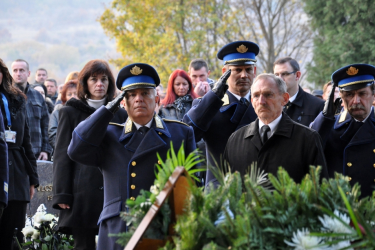 Országszerte szóltak a szirénák