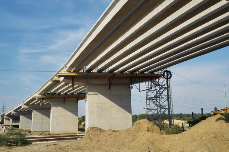 Hétfőtől részlegesen megnyílik a Pomázi úti felüljáró