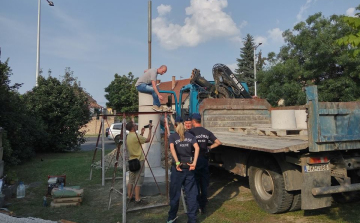 Tiltakozáshullám a Turul szobor körül