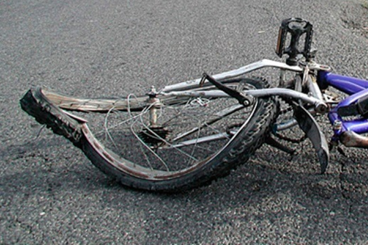 Meghalt egy kerékpáros Téten, miután az árokba hajtott