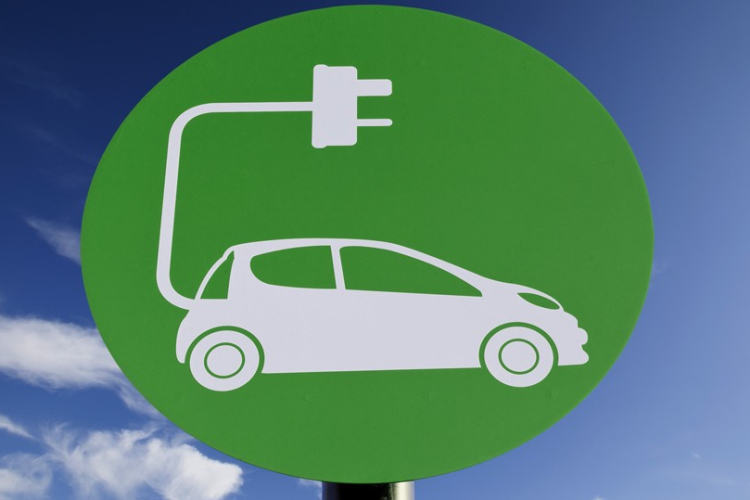 Meghosszabbítja az Energiaügyi Minisztérium az elektromos autókra kiírt pályázatát
