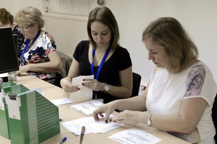 Népszavazás - a szavazók 98,32 százaléka voksolt nemmel 